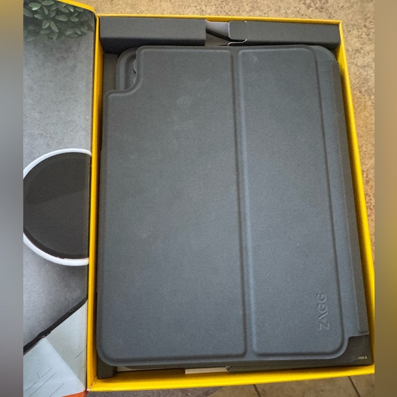 ZAGG Pro Keys Detachable Case and Wireless Keyboard for Apple iPad 10th GEN - Picture 4 of 4